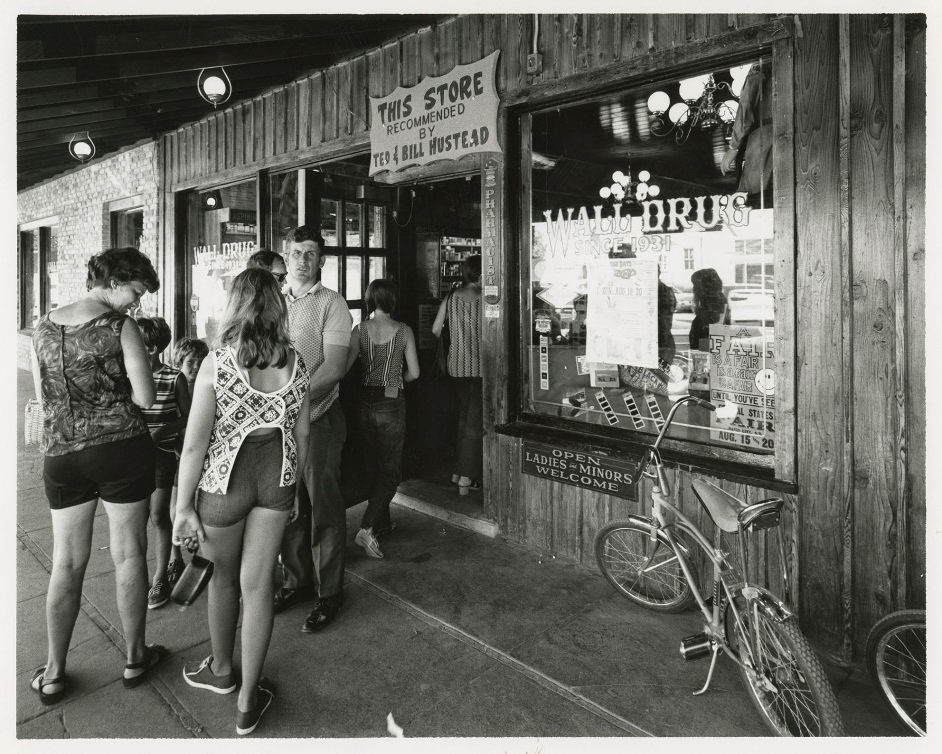 wall drug storefront tourists